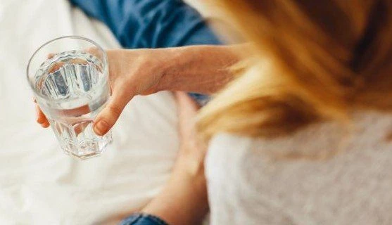 Πίνοντας περισσότερο νερό, νιώθουμε λιγότερο κουρασμένοι!